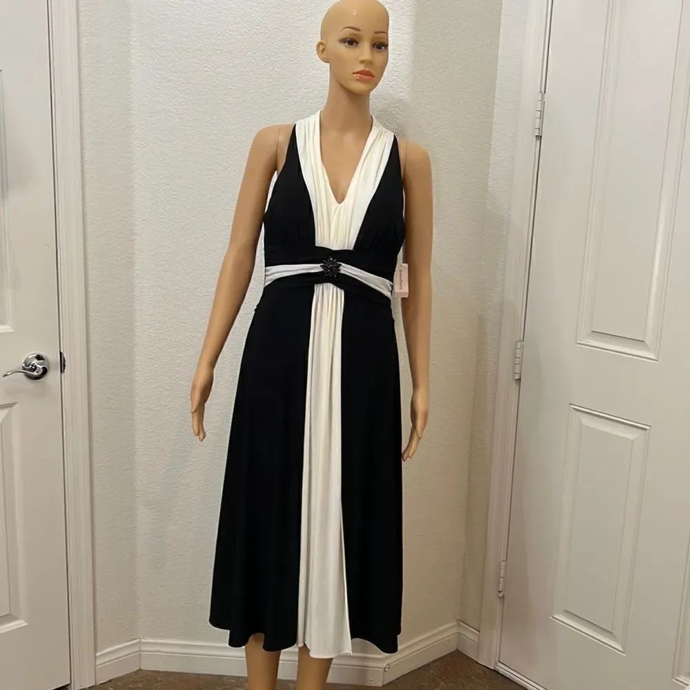 Dress Barn Size 10 Black White Dress V Neck Short Sleeve Brooch Accented Waist